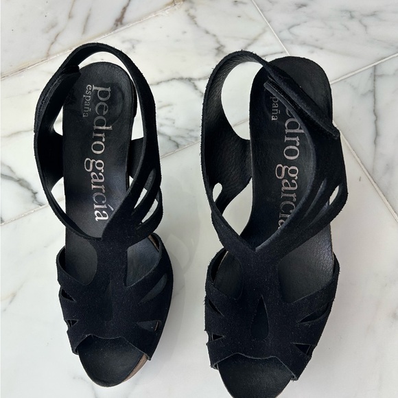 Black suede Pedro Garcia platform heels Size 37 1/2. - Picture 4 of 5